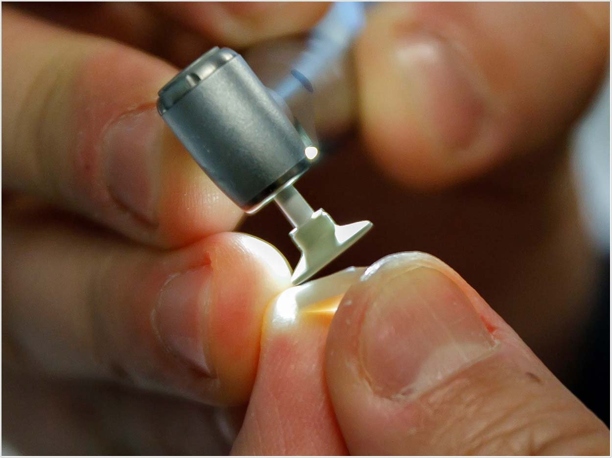 A slice of tooth is prepared for testing in the Pfeifer Polymers Lab at OHSU’s School of Dentistry. Kristyna Wentz-Graff
