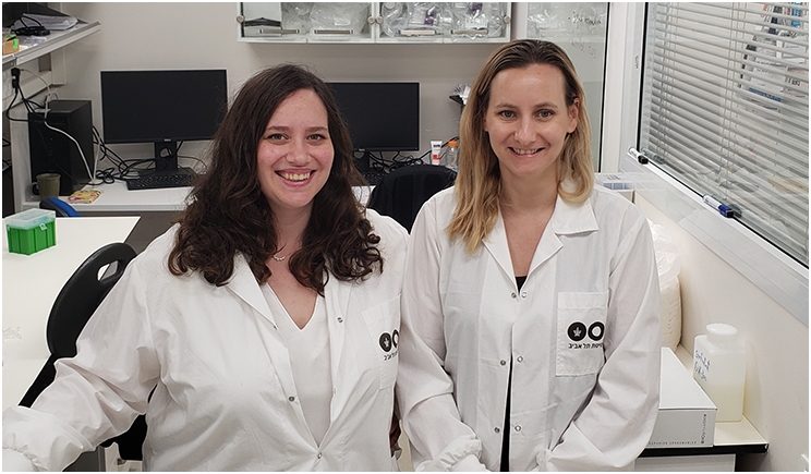 Dr. Lihi Adler-Abramovich (right) and doctoral student Lee Schnaider