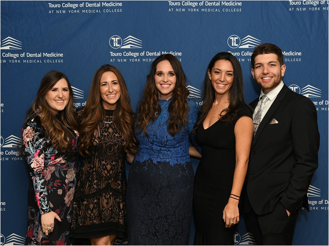 Dr. Golda Erdfarb (center), associate professor of dental medicine, was the recipient of Touro College of Dental Medicine’s 2019 Faculty of the Year Award, along with fourth-year dental students.